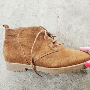 Ralph Lauren Women's Tan Suede Ankle Boots. Sz 7B